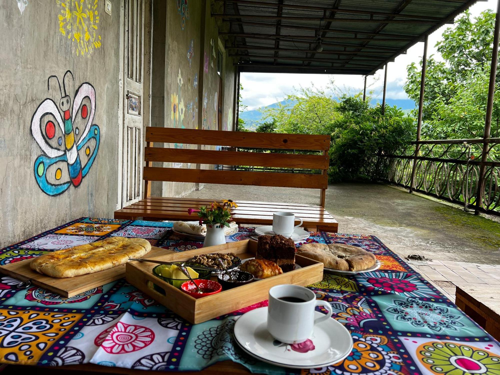 Ezo Hotel Jvari Luaran gambar